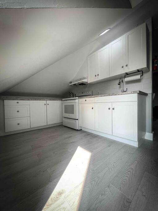 Unique Modern Luxury 2 Bedroom Apartment Rental Chapleau Eksteriør bilde